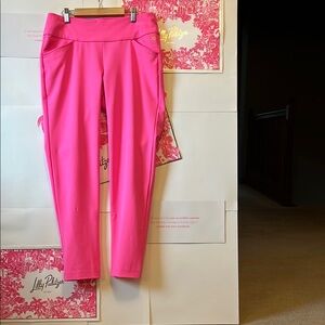 Lilly Pulitzer Vibrant Pink Luxetic Corso Pants
Size 8
2024 collection